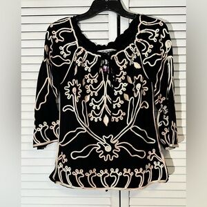 Lauren Michelle black/pink/cream applique top size S.